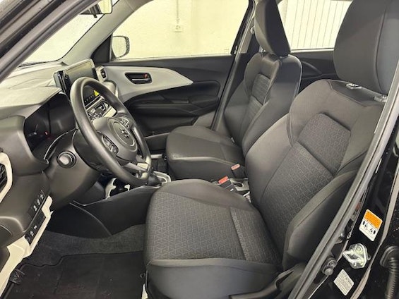 Vehicle image 4 Vehicle image 4