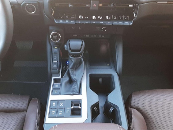 Vehicle image 13 Vehicle image 13