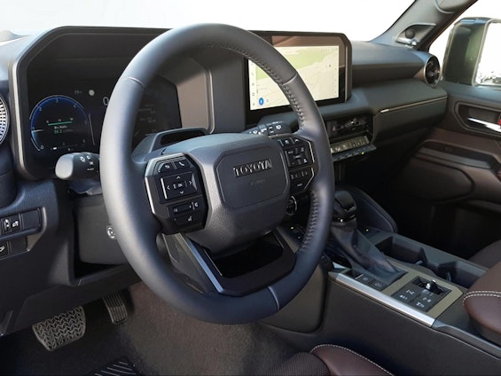 Vehicle image 8 Vehicle image 8