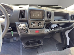 Vehicle image PEUGEOT Boxer Kaw. 333 L1H1 2.2 BlueHDi 140 S/S