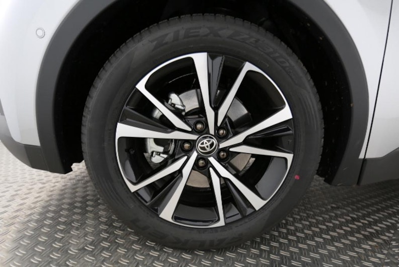 Vehicle image TOYOTA C-HR