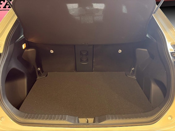 Vehicle image 6 Vehicle image 6