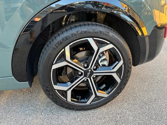 Vehicle image 13 Vehicle image 13