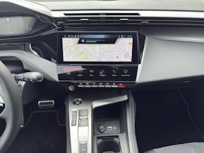 Vehicle image PEUGEOT 308 SW 1.2 Hybrid GT