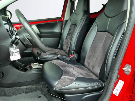 Vehicle image 6 Vehicle image 6