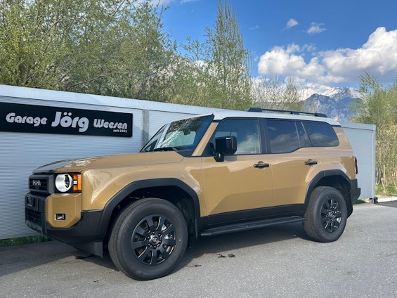 First vehicle image
