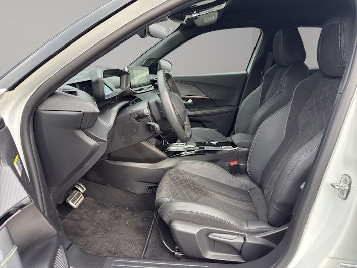 Vehicle image PEUGEOT 2008