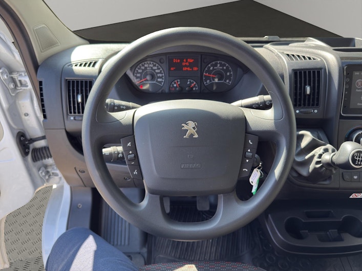 Vehicle image PEUGEOT BOXER