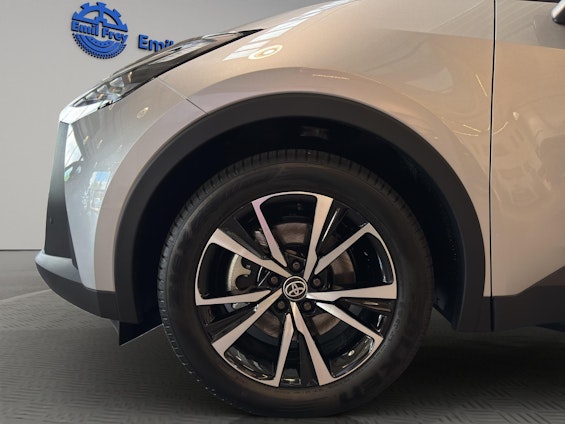 Vehicle image 8