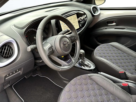 Vehicle image 7