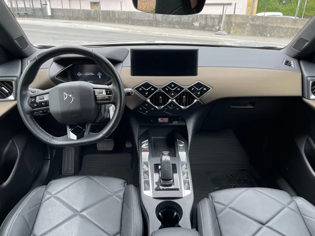 DS Automobiles 3 Crossback E-Tense So Chic