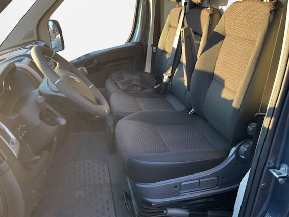 Vehicle image 4 Vehicle image 4