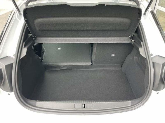 Vehicle image 12 Vehicle image 12