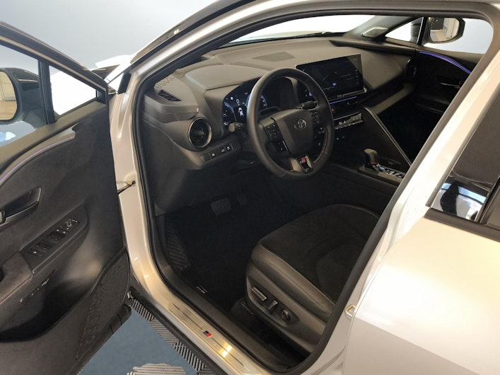 Vehicle image TOYOTA C-HR