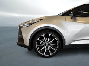 Vehicle image TOYOTA C-HR 2.0 HEV GR Sport Premiere 4x4