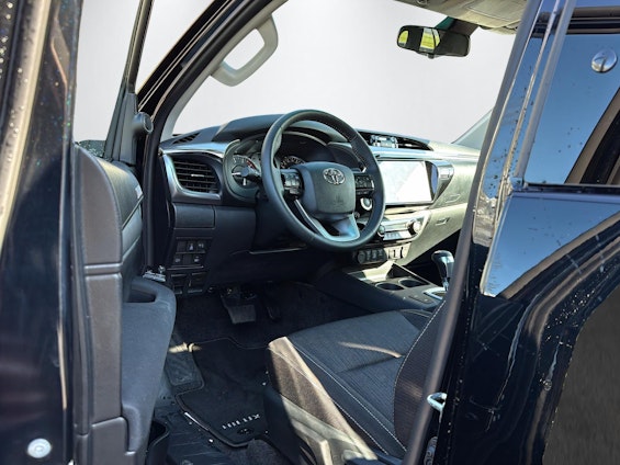 Vehicle image 16