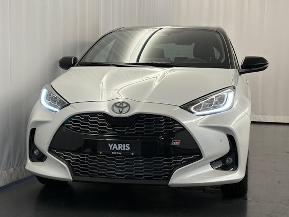 First vehicle image