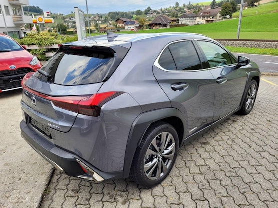 Vehicle image 4