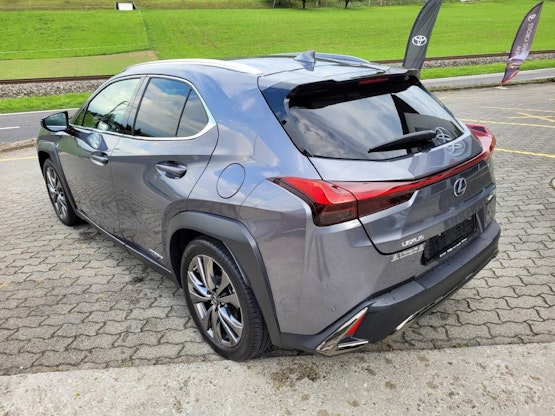 Vehicle image 6