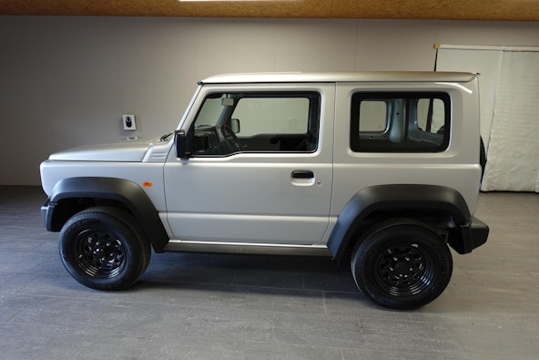 Vehicle image 32