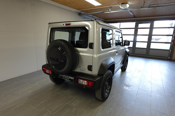 Vehicle image 27