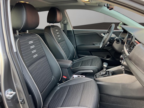 Vehicle image 9 Vehicle image 9