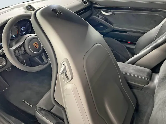 Porsche 718 Cayman GT4