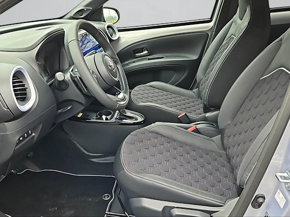 Vehicle image 8