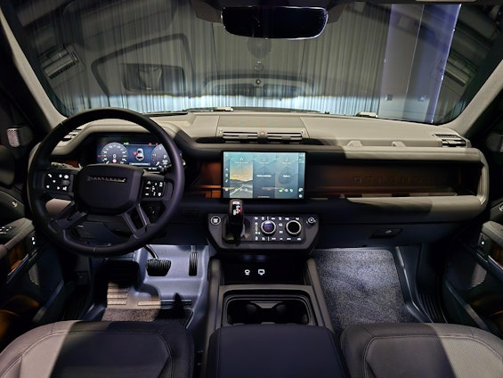 Vehicle image 16