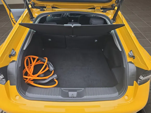 Toyota Prius 2.0 Plug-In-Hybrid Style