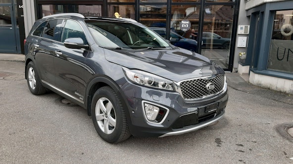 First vehicle image