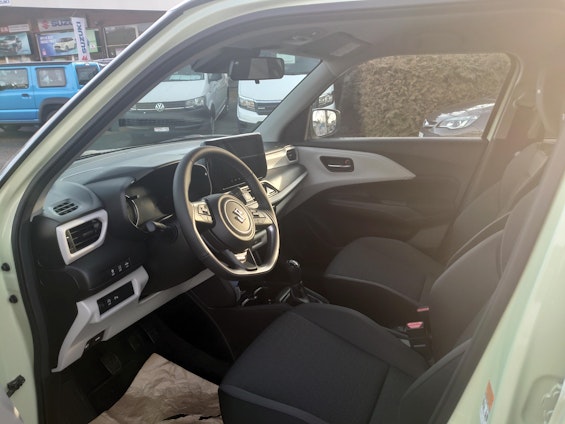 Vehicle image 7