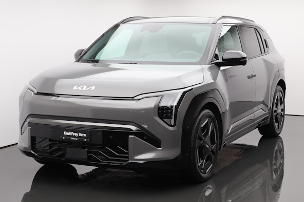 First vehicle image