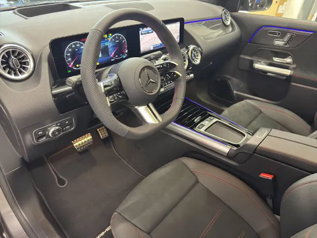MERCEDES-BENZ GLA 200 AMG Line Night Star