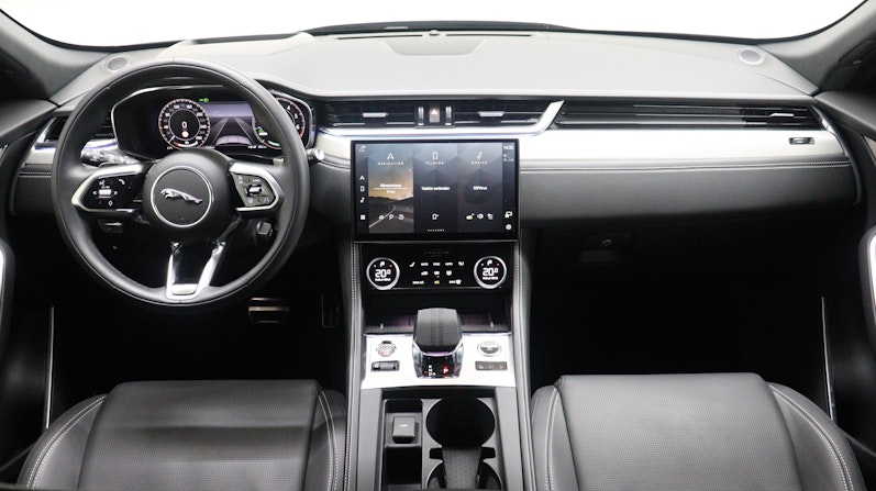 Vehicle image JAGUAR F-PACE