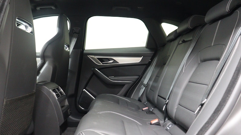 Vehicle image JAGUAR F-PACE