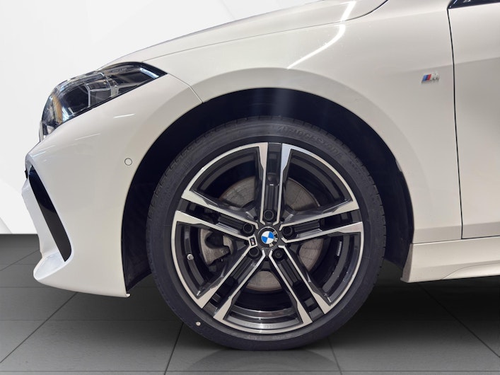 Vehicle image BMW 1 SERIES