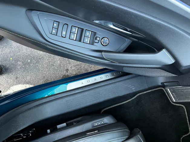 Peugeot 408 1.6 PHEV 225 GT