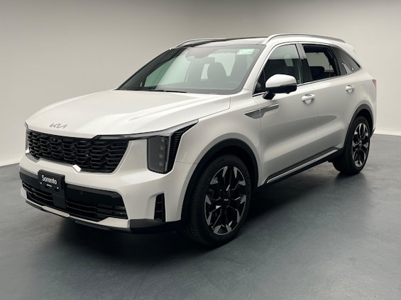 First vehicle image