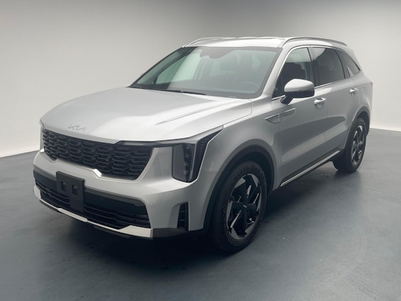 First vehicle image