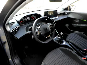 Peugeot 208 1.2 PureTech 100 Active 6. Gang