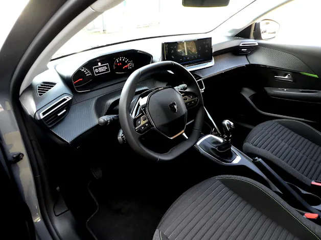 Peugeot 208 1.2 PureTech 100 Active 6. Gang