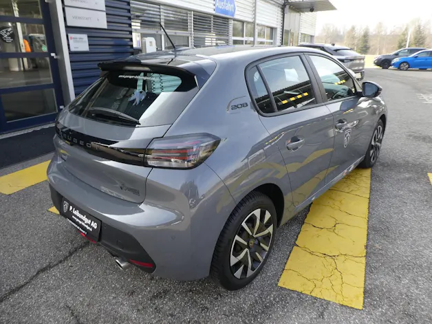 Peugeot 208 1.2 PureTech 100 Active 6. Gang