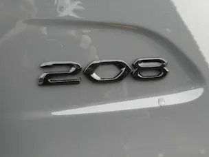 Peugeot 208 1.2 PureTech 100 Active 6. Gang