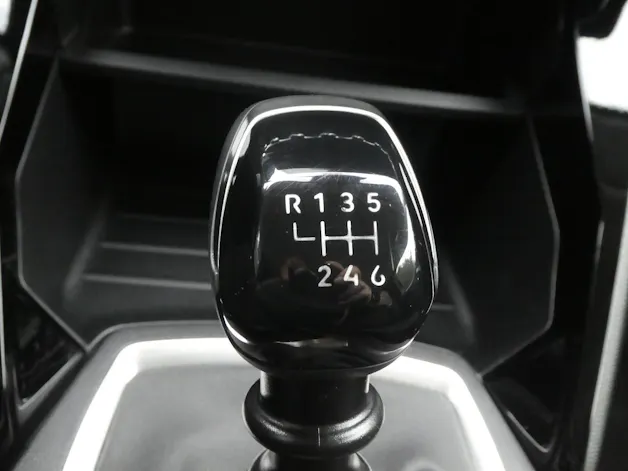 Peugeot 208 1.2 PureTech 100 Active 6. Gang