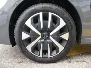 Peugeot 208 1.2 PureTech 100 Active 6. Gang