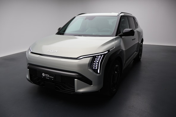 First vehicle image