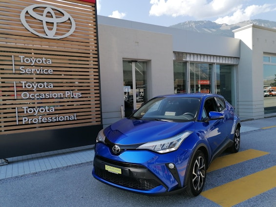 First vehicle image