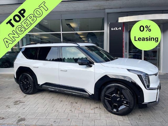 First vehicle image First vehicle image