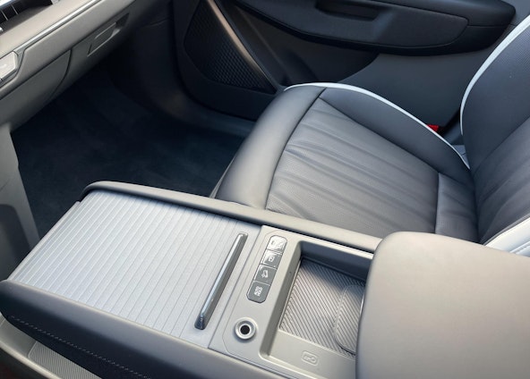 Vehicle image 32 Vehicle image 32